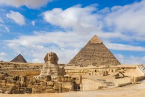 Pyramiden von Gizeh im Ägypten Urlaub besichtigen