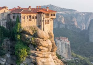 Ausflugsziel beim Griechenland Urlaub: ein Meteora-Kloster